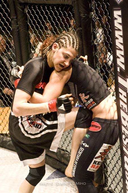 Roxanne Kneeing Vanessa